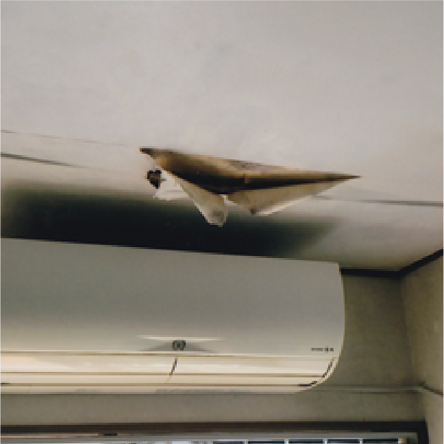 天井のクロスの破れ