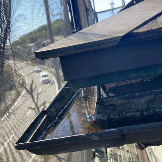 雨水が溜まって流れない状態