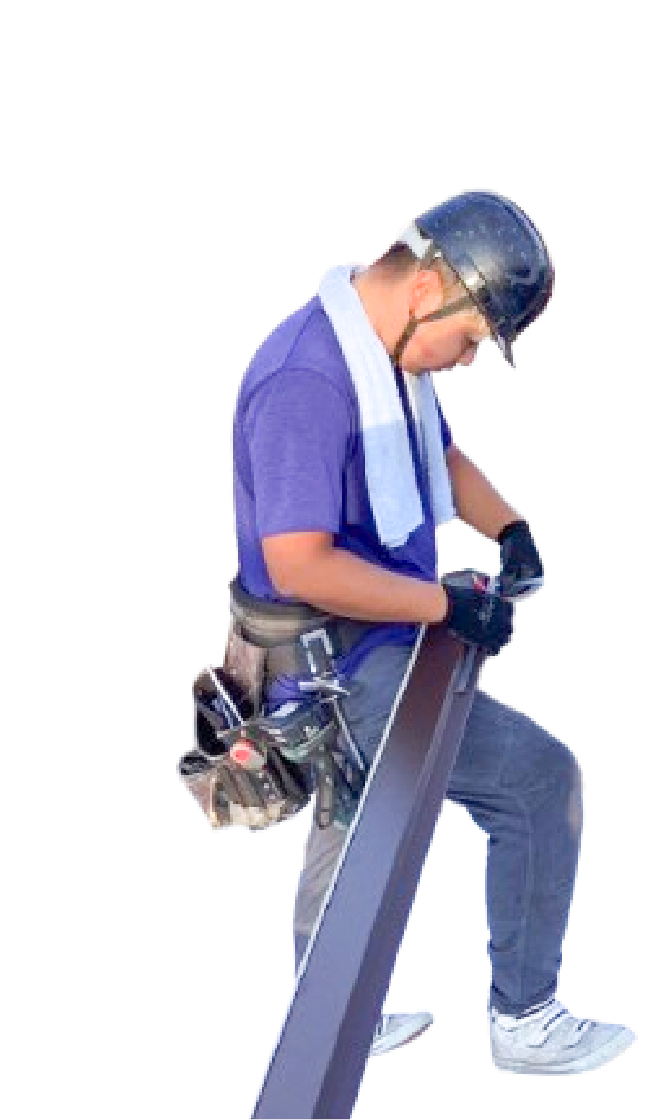 雨どい作業をする職人