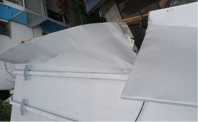 台風被害で剥がれた屋根