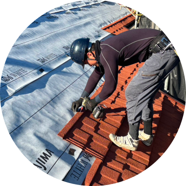 屋根カバー工法工事の様子