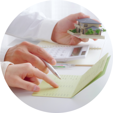 補助金を使ってリフォームを試算する様子